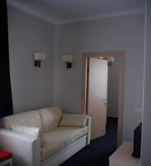 酒店 Optima Pochayiv