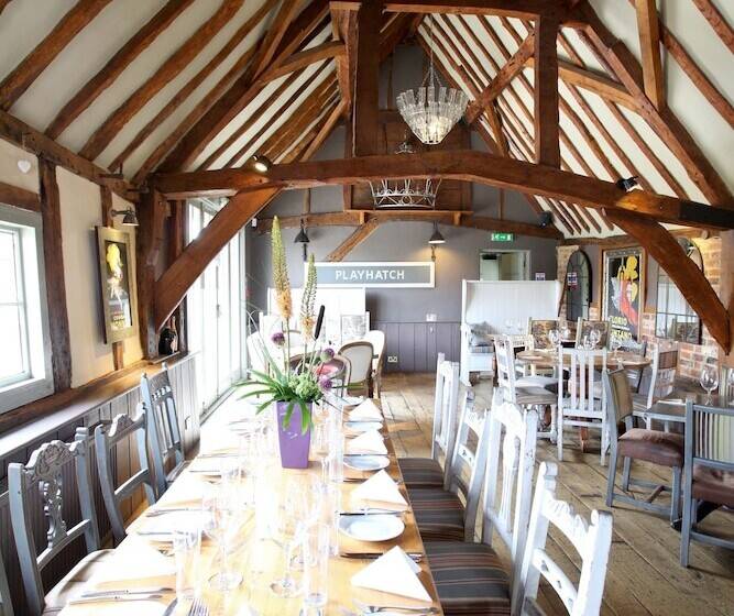 בית מלון כפרי The Crown At Playhatch