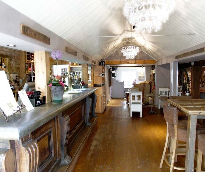 בית מלון כפרי The Crown At Playhatch