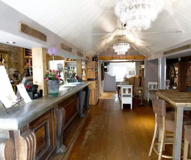 Hotel The Crown At Playhatch