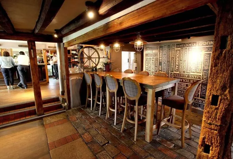 Hotel The Crown At Playhatch