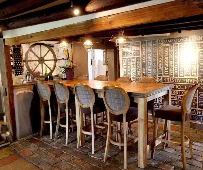 Hotel The Crown At Playhatch