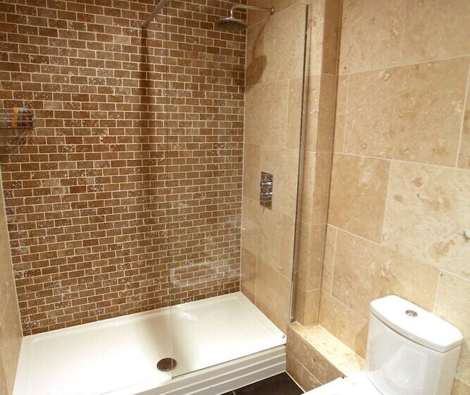 בית מלון כפרי The Crown At Playhatch