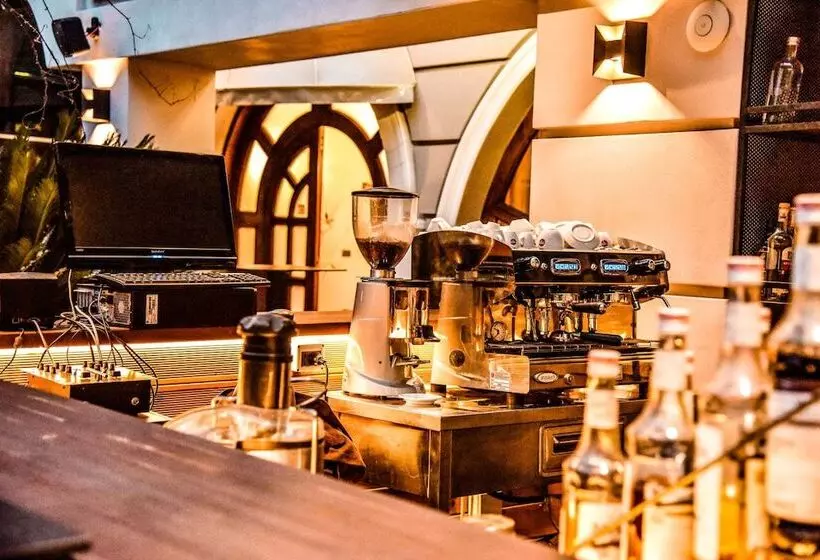 בית מלון כפרי Vh Broadway Tirana