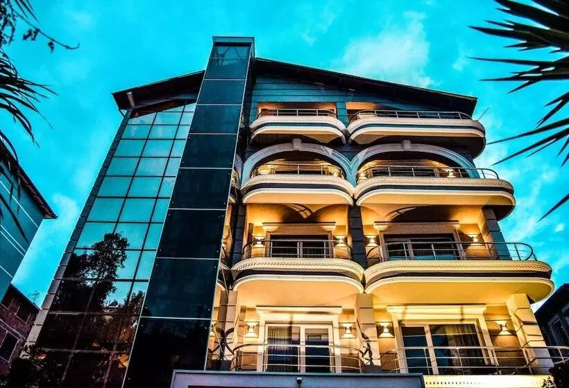 בית מלון כפרי Vh Broadway Tirana