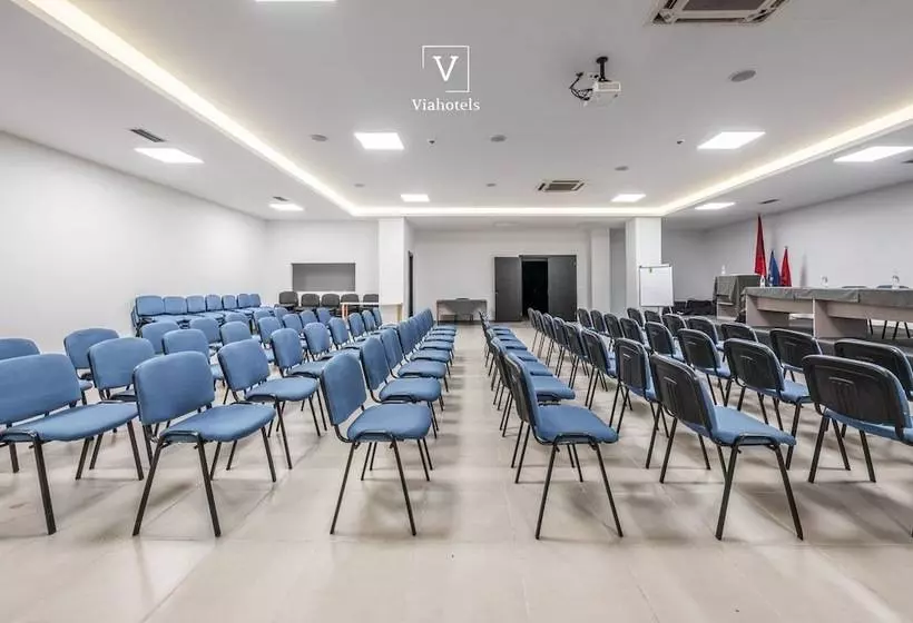 בית מלון כפרי Vh Broadway Tirana