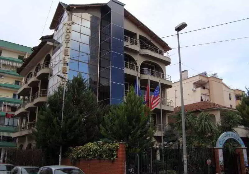 בית מלון כפרי Vh Broadway Tirana