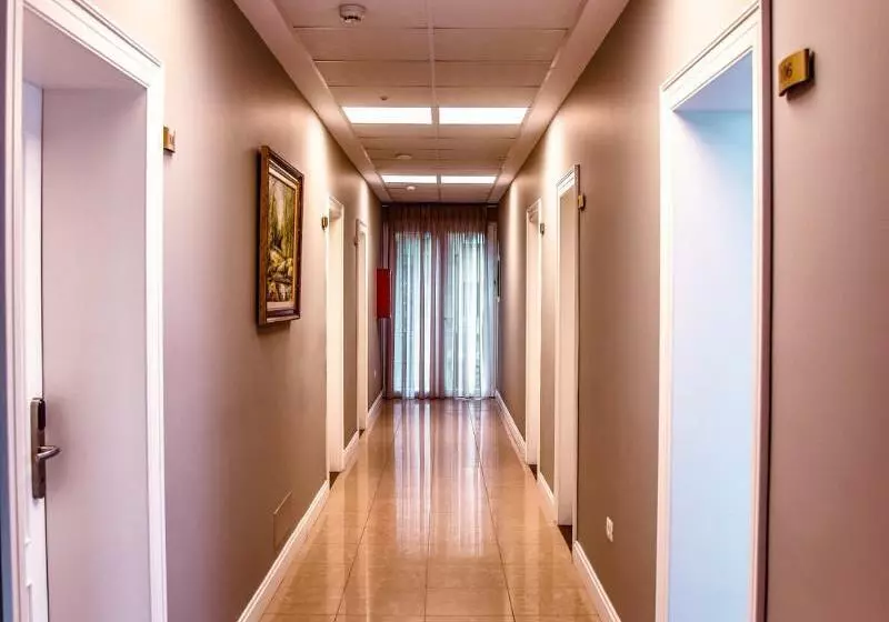 בית מלון כפרי Vh Broadway Tirana