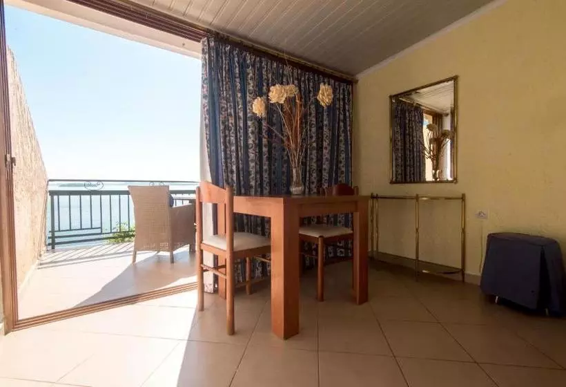 Kommeno Bay Apartments