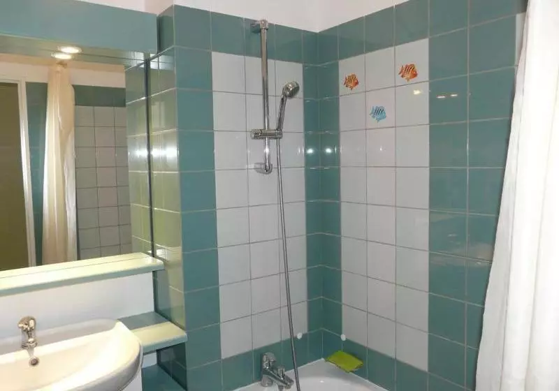 住所 Résidence Maeva Les Cottages du Golf