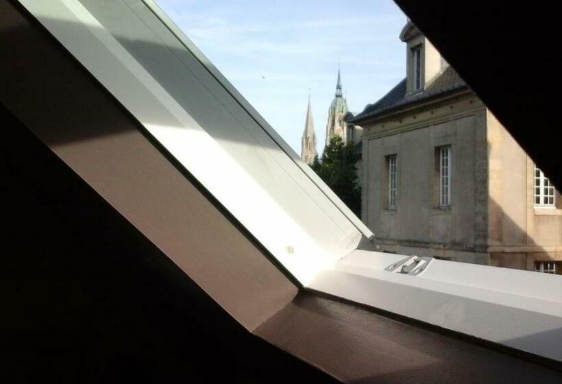 تختخواب و صبحانه Camélia