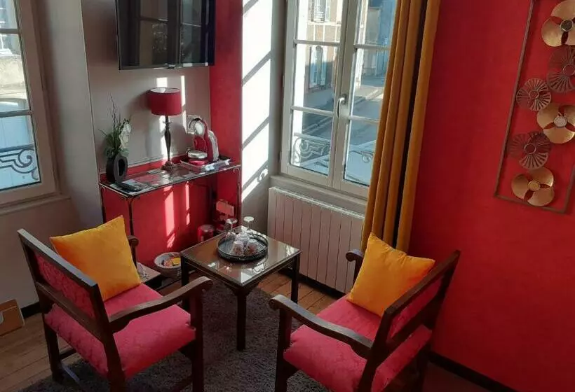 تختخواب و صبحانه Camélia