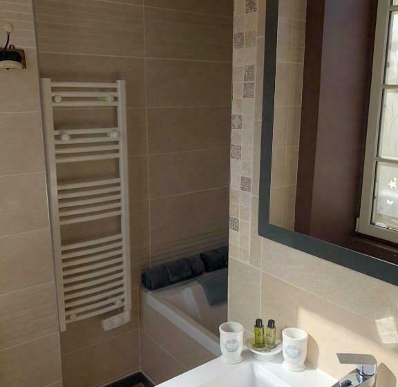 تختخواب و صبحانه Camélia