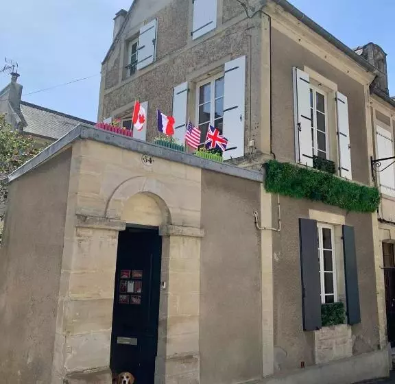 تختخواب و صبحانه Camélia