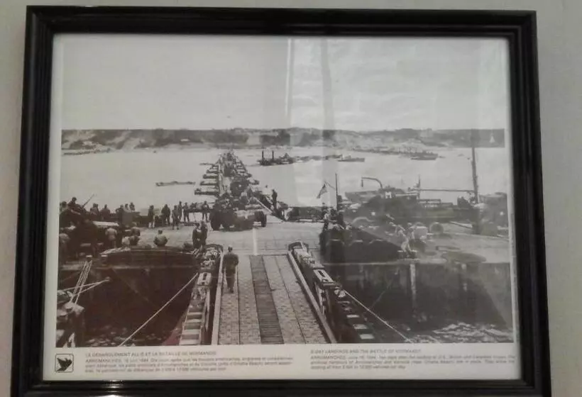 تختخواب و صبحانه Camélia