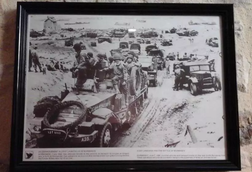 تختخواب و صبحانه Camélia