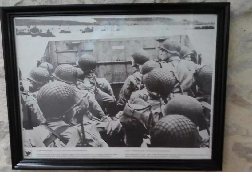 تختخواب و صبحانه Camélia