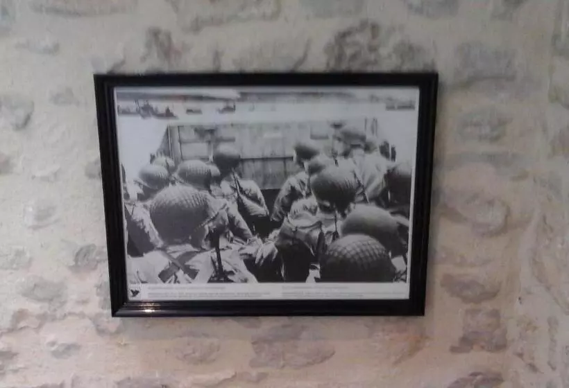 تختخواب و صبحانه Camélia