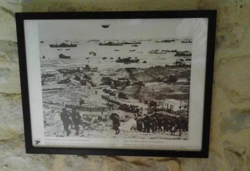 تختخواب و صبحانه Camélia