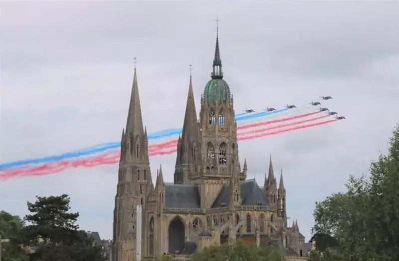 تختخواب و صبحانه Camélia