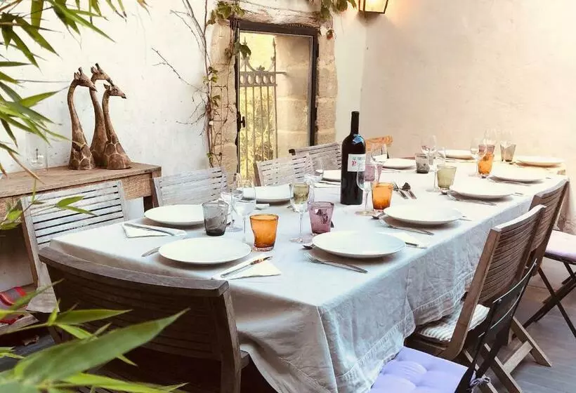 ベッドアンドブレックファースト La Maison Blanche Uzès