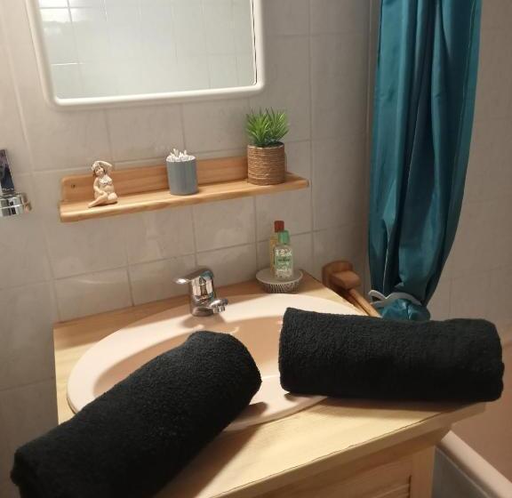 تختخواب و صبحانه Studio Privatif