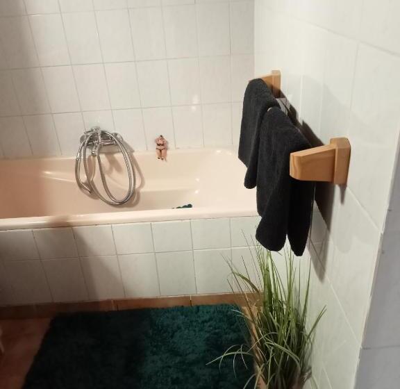 تختخواب و صبحانه Studio Privatif