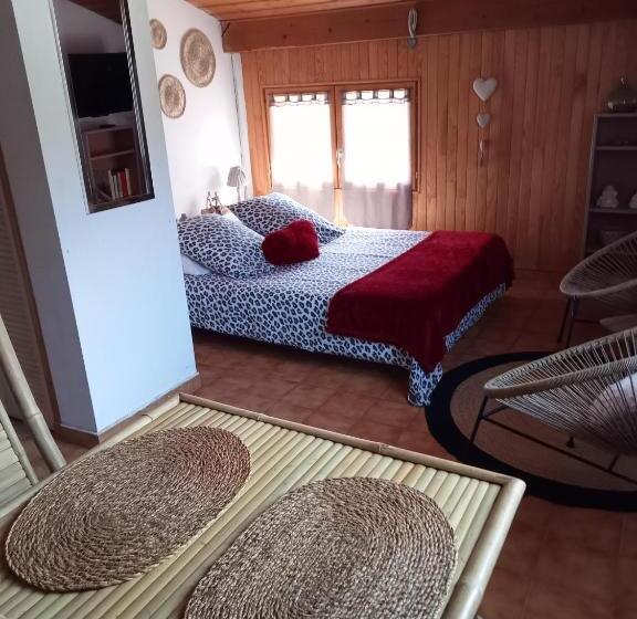 تختخواب و صبحانه Studio Privatif