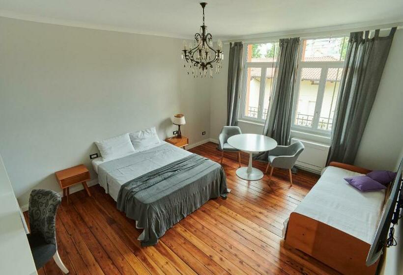 تختخواب و صبحانه The Liberty Terrace