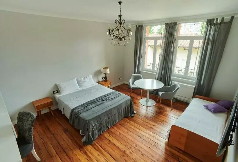 تختخواب و صبحانه The Liberty Terrace