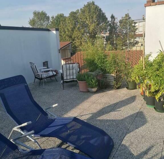 تختخواب و صبحانه The Liberty Terrace