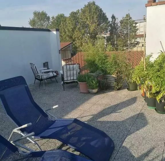 تختخواب و صبحانه The Liberty Terrace