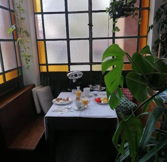 تختخواب و صبحانه The Liberty Terrace