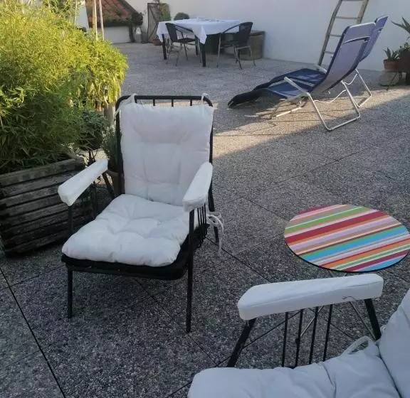 تختخواب و صبحانه The Liberty Terrace