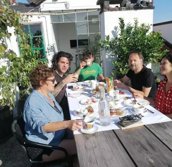 تختخواب و صبحانه The Liberty Terrace