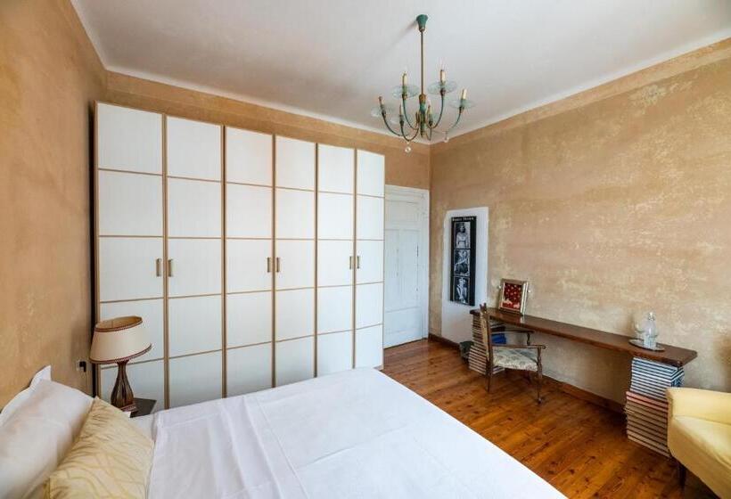 تختخواب و صبحانه The Liberty Terrace