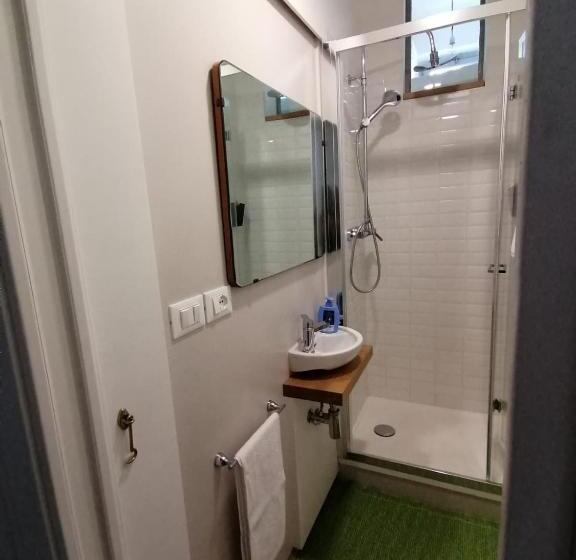 تختخواب و صبحانه The Liberty Terrace