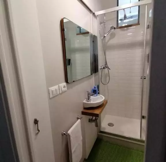 تختخواب و صبحانه The Liberty Terrace