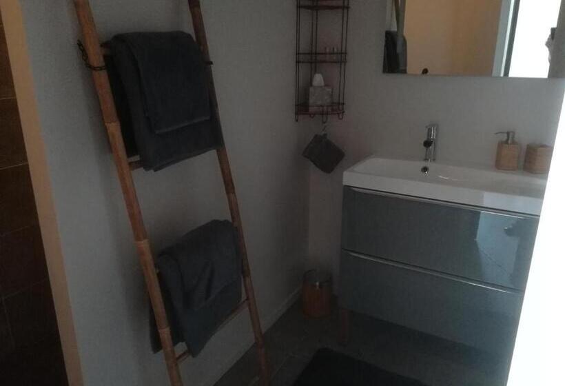 تختخواب و صبحانه Ti Gwennel