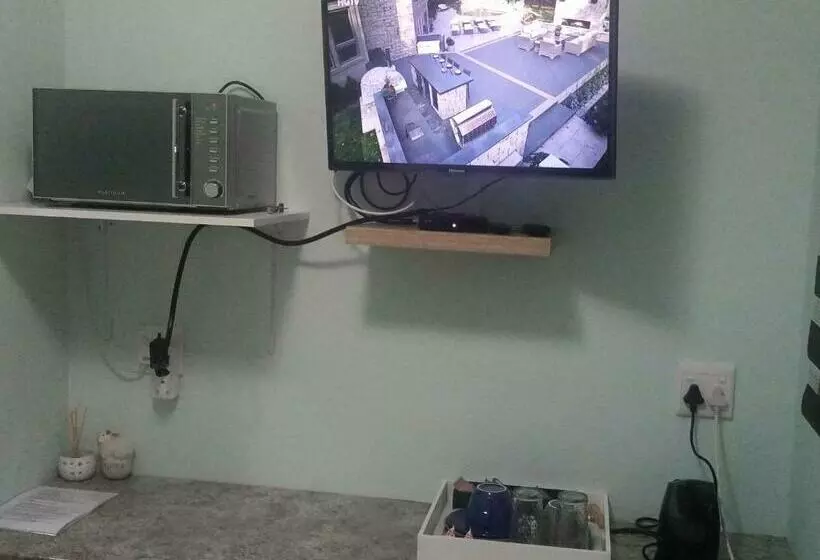 پانسیون H G Deluxe Guest Suites