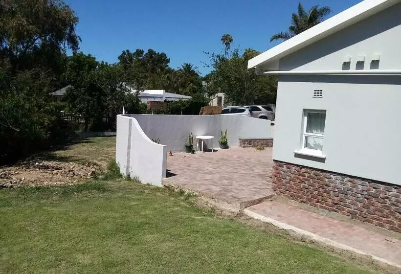 پانسیون H G Deluxe Guest Suites