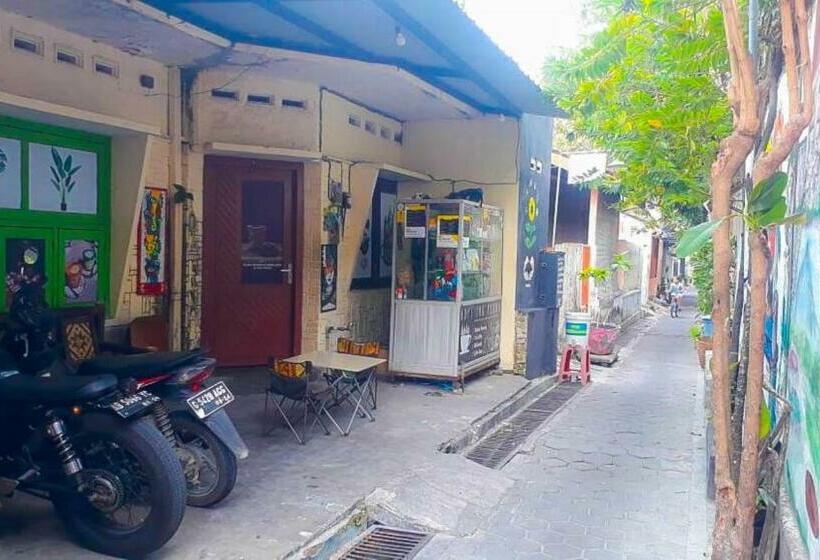 بنسيون Losmen 2000 Tiga