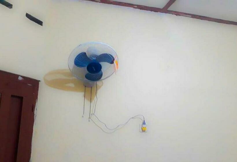 بنسيون Losmen 2000 Tiga