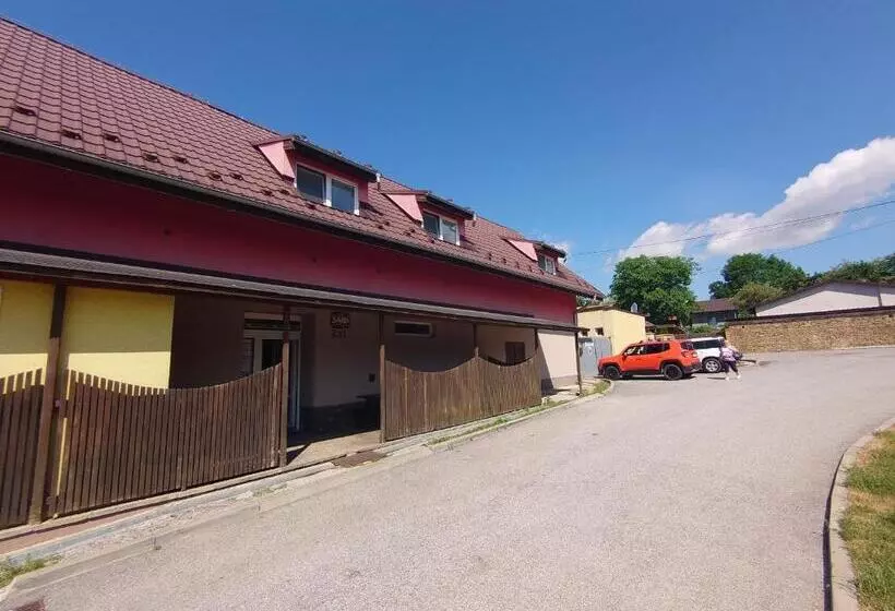 پانسیون Penzión & Bar Natali