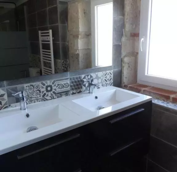 ベッドアンドブレックファースト Au Clair De Loup