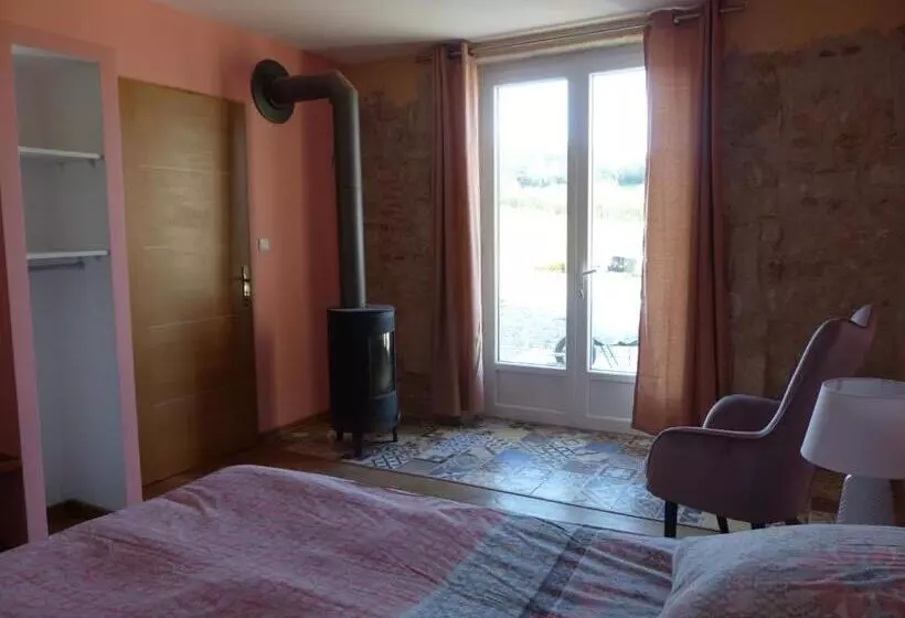 ベッドアンドブレックファースト Au Clair De Loup