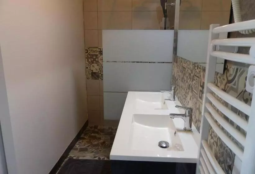 ベッドアンドブレックファースト Au Clair De Loup