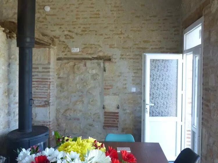 ベッドアンドブレックファースト Au Clair De Loup