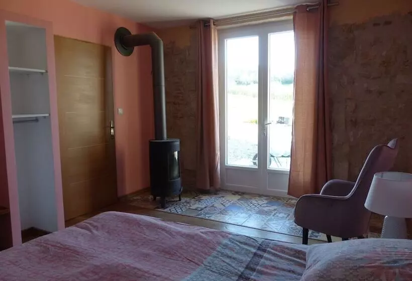 ベッドアンドブレックファースト Au Clair De Loup