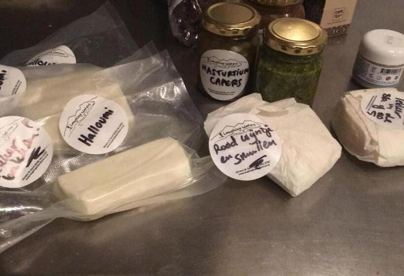 בית מלון כפרי Laughing Waters Farm